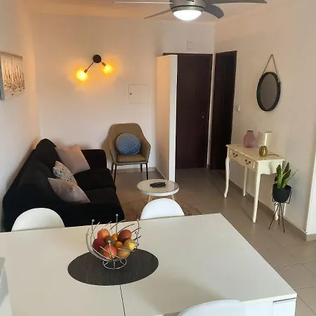 One Bedroom At 400 M Away From The With Balcony And Wifi بورتيماو