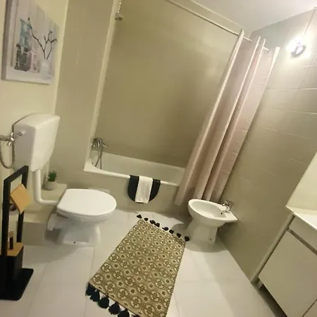 One Bedroom At 400 M Away From The With Balcony And Wifi بورتيماو